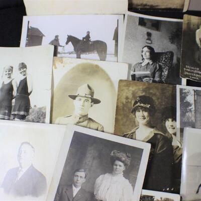 LOT#133LR: Vintage & Antique Pictures