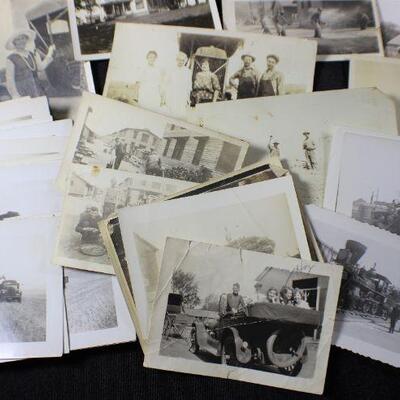 LOT#133LR: Vintage & Antique Pictures