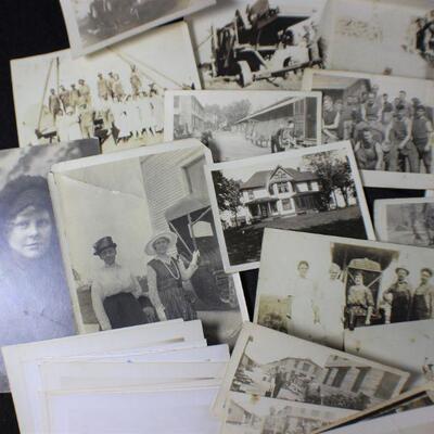LOT#133LR: Vintage & Antique Pictures