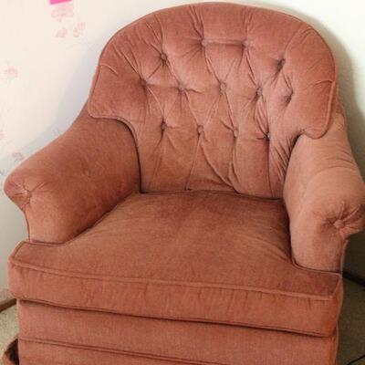 Lot 40 Vintage Swivel Tufted Back Chair