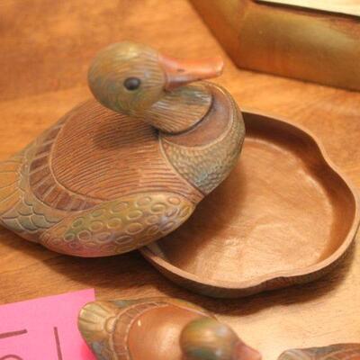 Lot 51 Set of 3 Vintage Ceramic Ducks