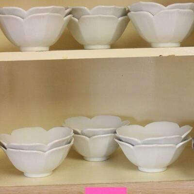 Lot 83 12pc Matching Bowls