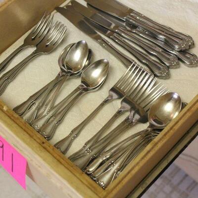 Lot 91 Oneida Stainless Flatware 