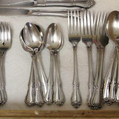 Lot 91 Oneida Stainless Flatware 
