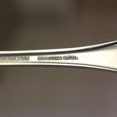 Lot 91 Oneida Stainless Flatware 