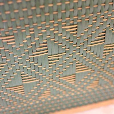 Lot 98 Lrg. Vintage Picnic Green Basket