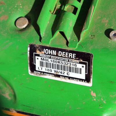 2005 John Deere LT180 riding lawn mower, 580 hours