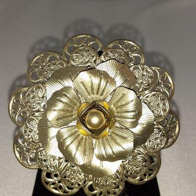 Large Goldtone Flower Ring