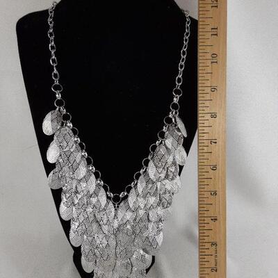 Many Oval Dangle Necklace