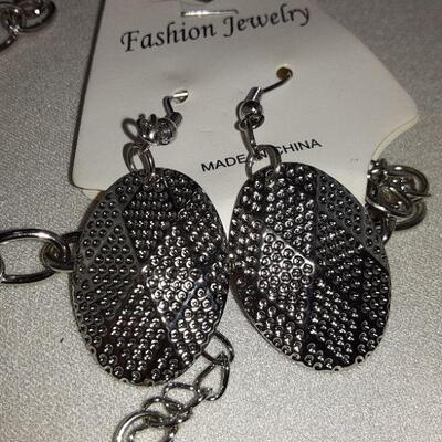 Many Oval Dangle Necklace