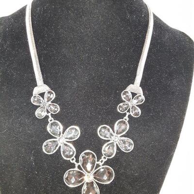 Greytone Flowers Necklace