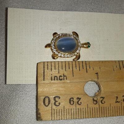 Blue Backed Turtle Pin