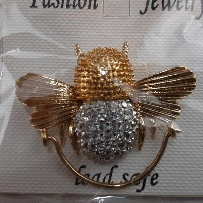 Bee Eyeglass Holder Pin