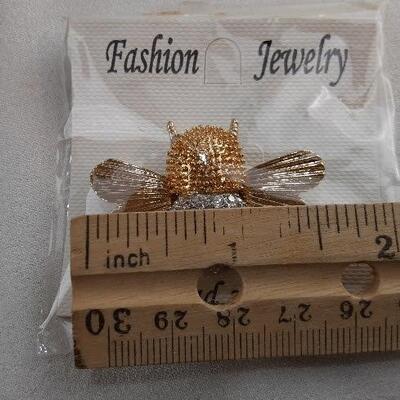 Bee Eyeglass Holder Pin