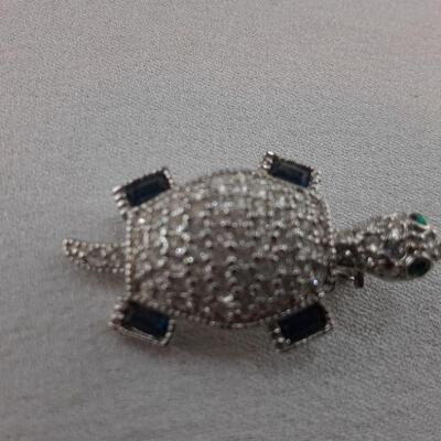 Blue Footed Turtle Pin