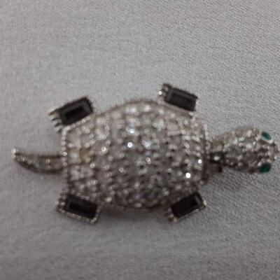 Black Footed Turtle Pin