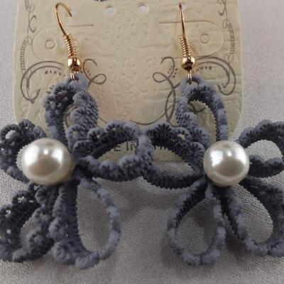 Gray Flower Earrings