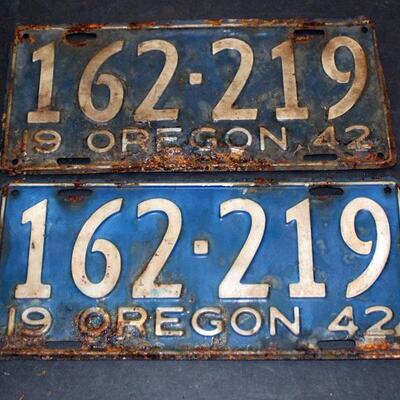 1942 Oregon License plates, original, matched pair