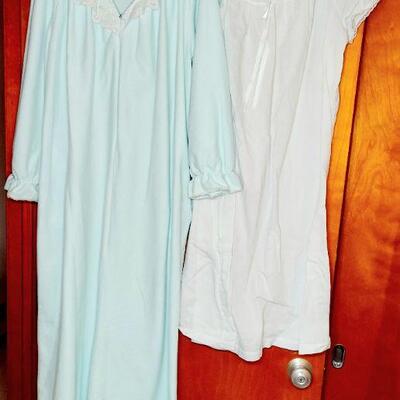 ROBE & NIGHT GOWN BUNDLE- MED