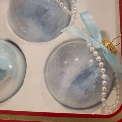 Lot 672: New Vintage Christmas Ornaments Fancy Glass