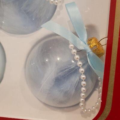 Lot 672: New Vintage Christmas Ornaments Fancy Glass