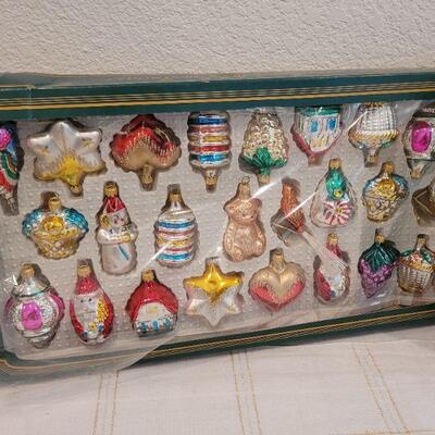 Lot 677: Assorted Vintage Glass Christmas Ornaments 