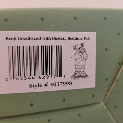 Lot 681: PEANUTS Figure Skating Rink + BOYD'S Collectibles