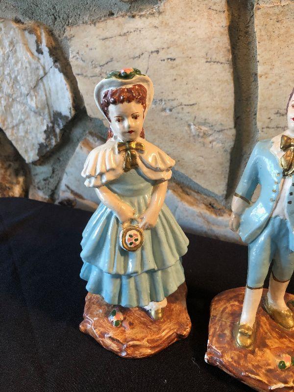 #622 Vintage Colonial Chalkware Couple | EstateSales.org