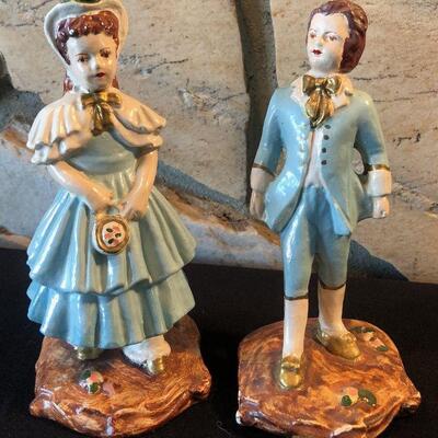 #622 Vintage Colonial Chalkware Couple 