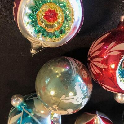 #638 Grouping of Vintage Christmas Tree Ornaments 