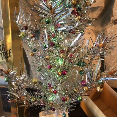 #639 Twinkling Christmas Tree 