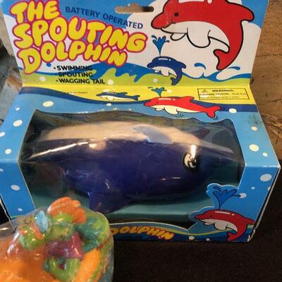 #670 Original Spouting Dolphin with Sponge thing toy 