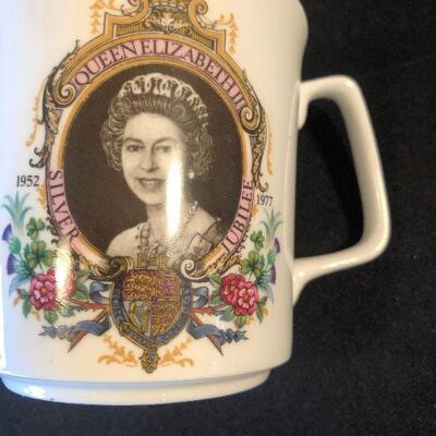 #673 CROWN - Elizabeth Silver Jubilee and King George VI 