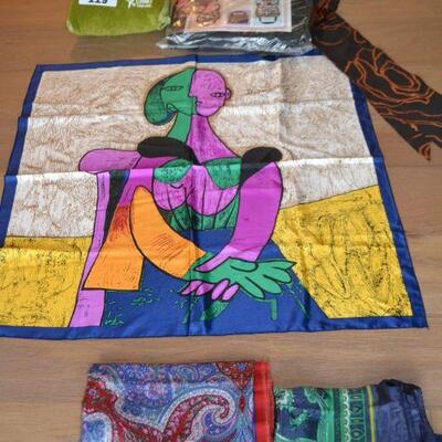 LOT 119 SCARVES AND TRAVEL BAGS 