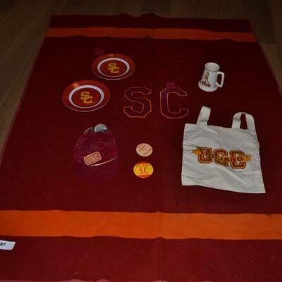LOT 287 VINTAGE USC WOOL BLANKET AND VARIOUS USC ITEMS