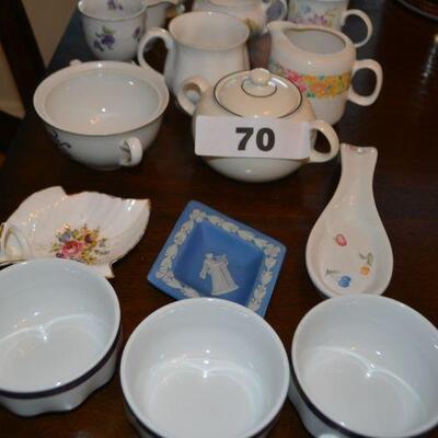 LOT 70 CHINA CUPS AND CREAMERS