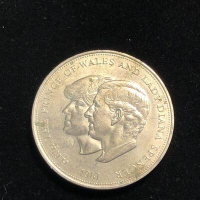 Lot 33 - 1981 Price Charles Lady Diana Commemorative Coin