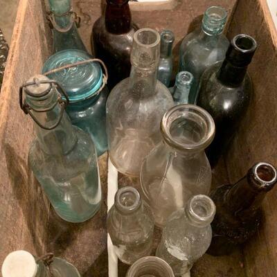 15 antique bottles / medicine / milk / soft drink / booze 