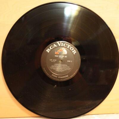 Vinyl Album, Rouvaun