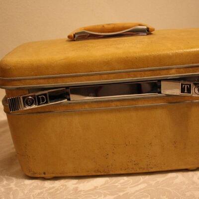 Samsonite train case