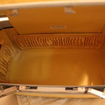 Samsonite train case