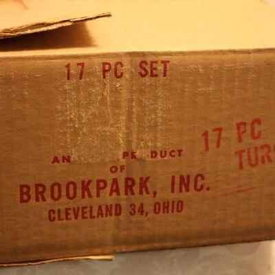 Vintage New in Box, Melmac style, Four piece setting and serving platter