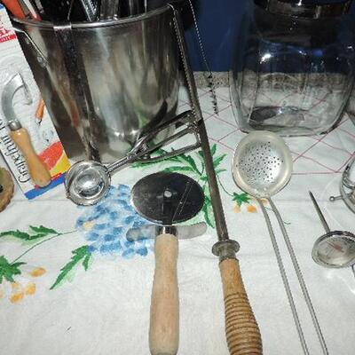 THE REST OF KITCHEN