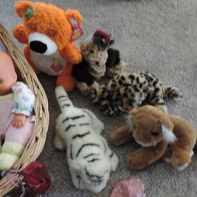 DOLLS & PLUSH