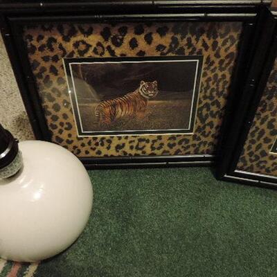 FRAMED ANIMAL ART AND TABLE LAMPS