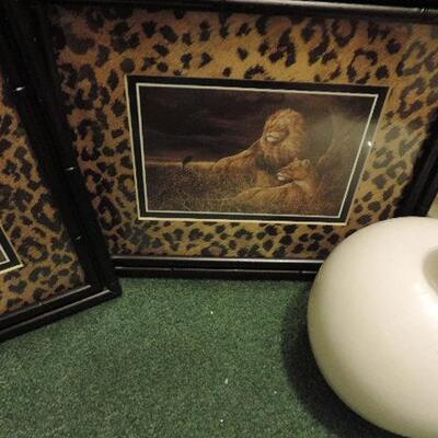 FRAMED ANIMAL ART AND TABLE LAMPS