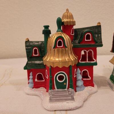 Lot 687: Group of (3) Assorted Hallmark Lit Deco Homes