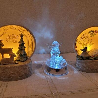 Lot 688: Group of (3) Assorted Lit Christmas Deco 