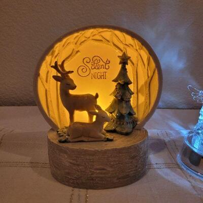 Lot 688: Group of (3) Assorted Lit Christmas Deco 
