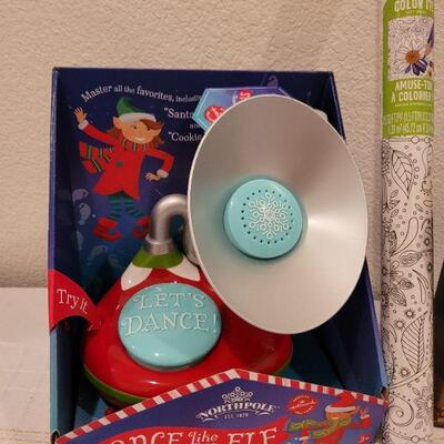 Lot 691: Brand NEW CHESS, Dance with Elf and COLOR your Own Wrapping Paper